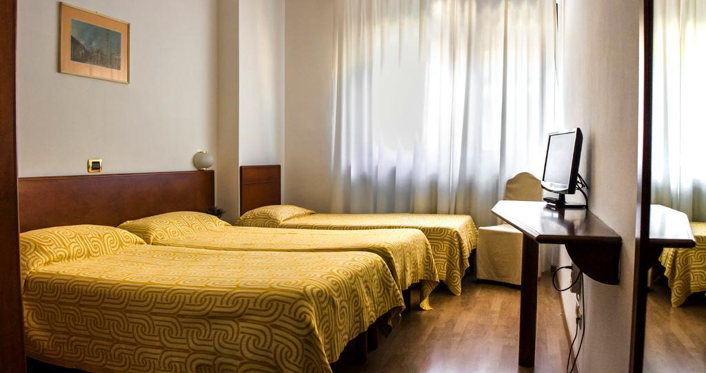 אלסנדריה Domus Hotel מראה חיצוני תמונה