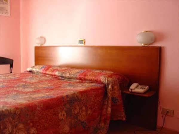 אלסנדריה Domus Hotel מראה חיצוני תמונה